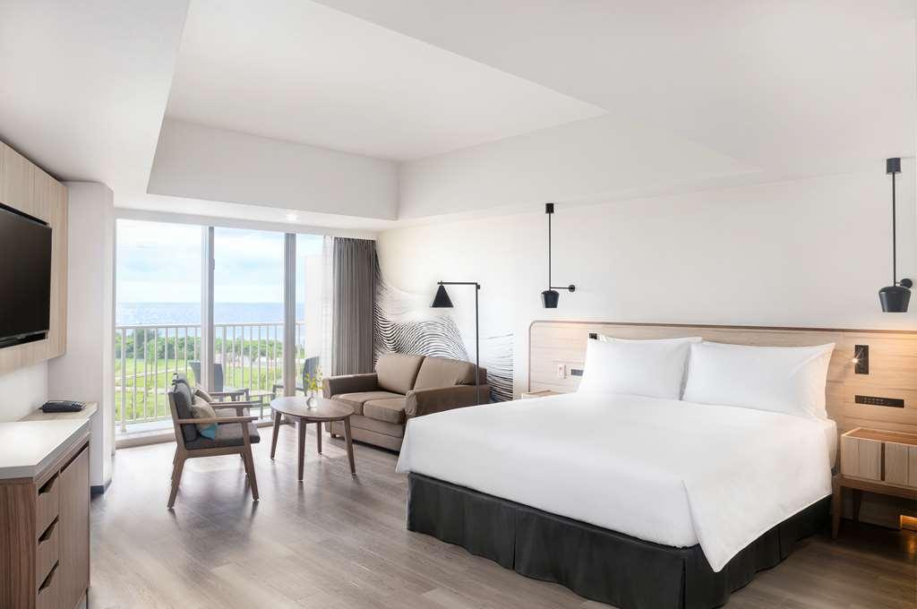 Hilton Okinawa Sesoko Resort Motobu Habitación foto